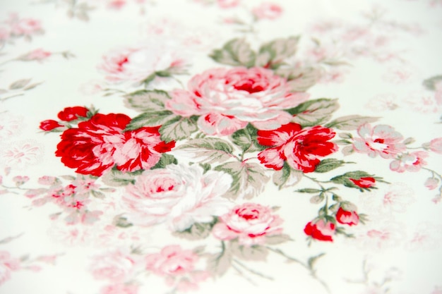 haftowany wzór florystyczny